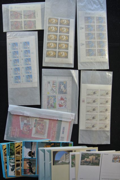 Stamp collection 25586 United Nations 1979-2004.