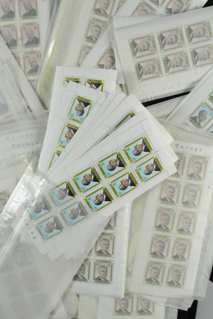 Stamp collection 26728 Gibraltar mint never hinged 70/80's.