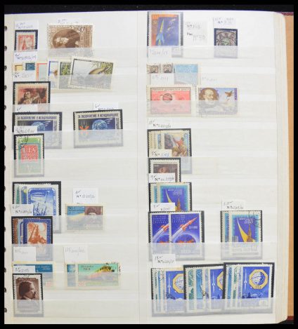 Stamp collection 28121 World dealerstock A-Z.