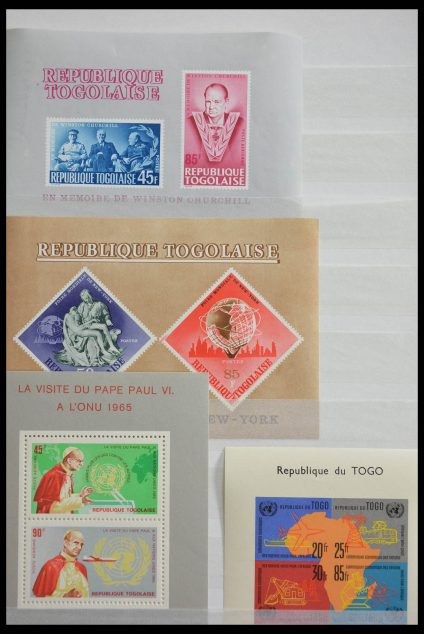 Stamp collection 28515 World souvenir sheets.