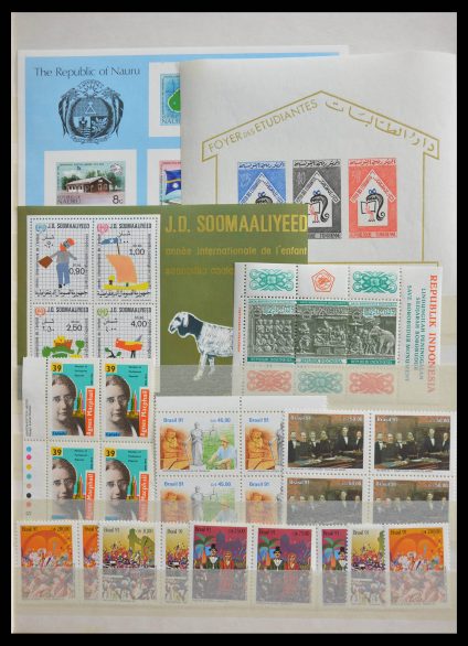 Stamp collection 28537 World MNH.