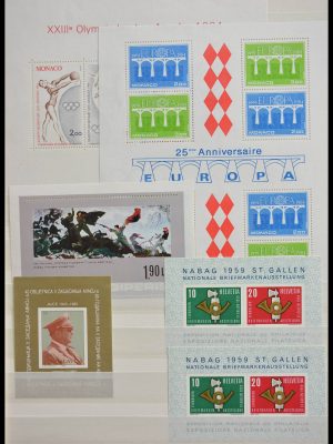 Stamp collection 28538 World souvenir sheets.