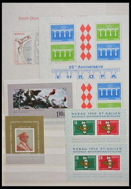 Stamp collection 28538 World souvenir sheets.