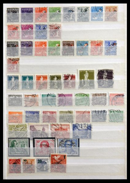 Stamp collection 29740 Berlin 1948-1990.