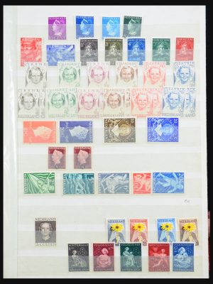 Stamp collection 31399 Netherlands 1945-1979.