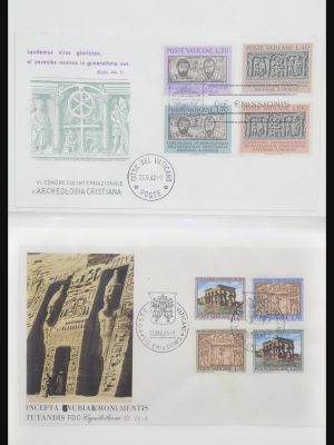 Stamp collection 31517 Christmas and Religion 1930-1990.