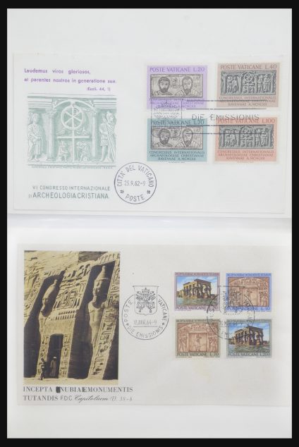 Stamp collection 31517 Christmas and Religion 1930-1990.