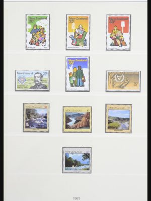 Stamp collection 31583 New Zealand and dependencies 1860-2004.