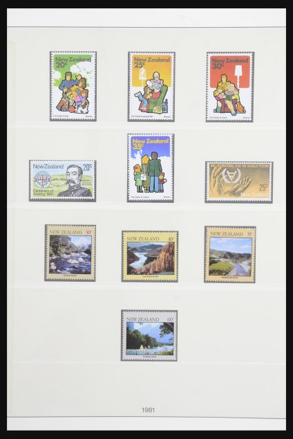 Stamp collection 31583 New Zealand and dependencies 1860-2004.