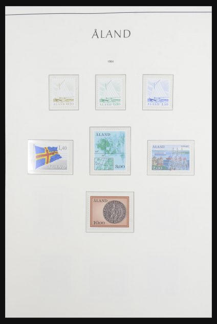 Stamp collection 31897 Scandinavia 1944-2004.