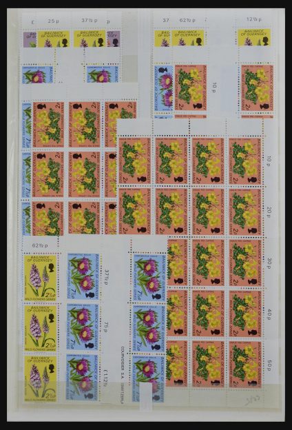 Stamp collection 32180 Guernsey 1972-1992.