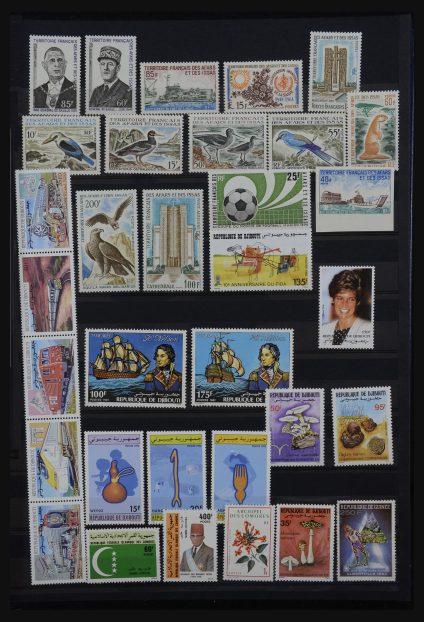 Stamp collection 32181 French colonies in Africa 1880-1980.