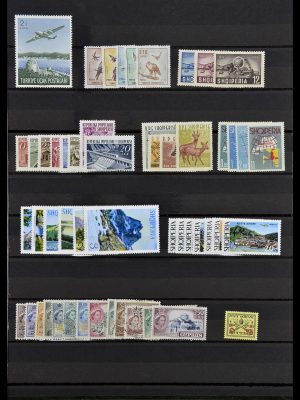 34385 World better stamps 1852-1950.